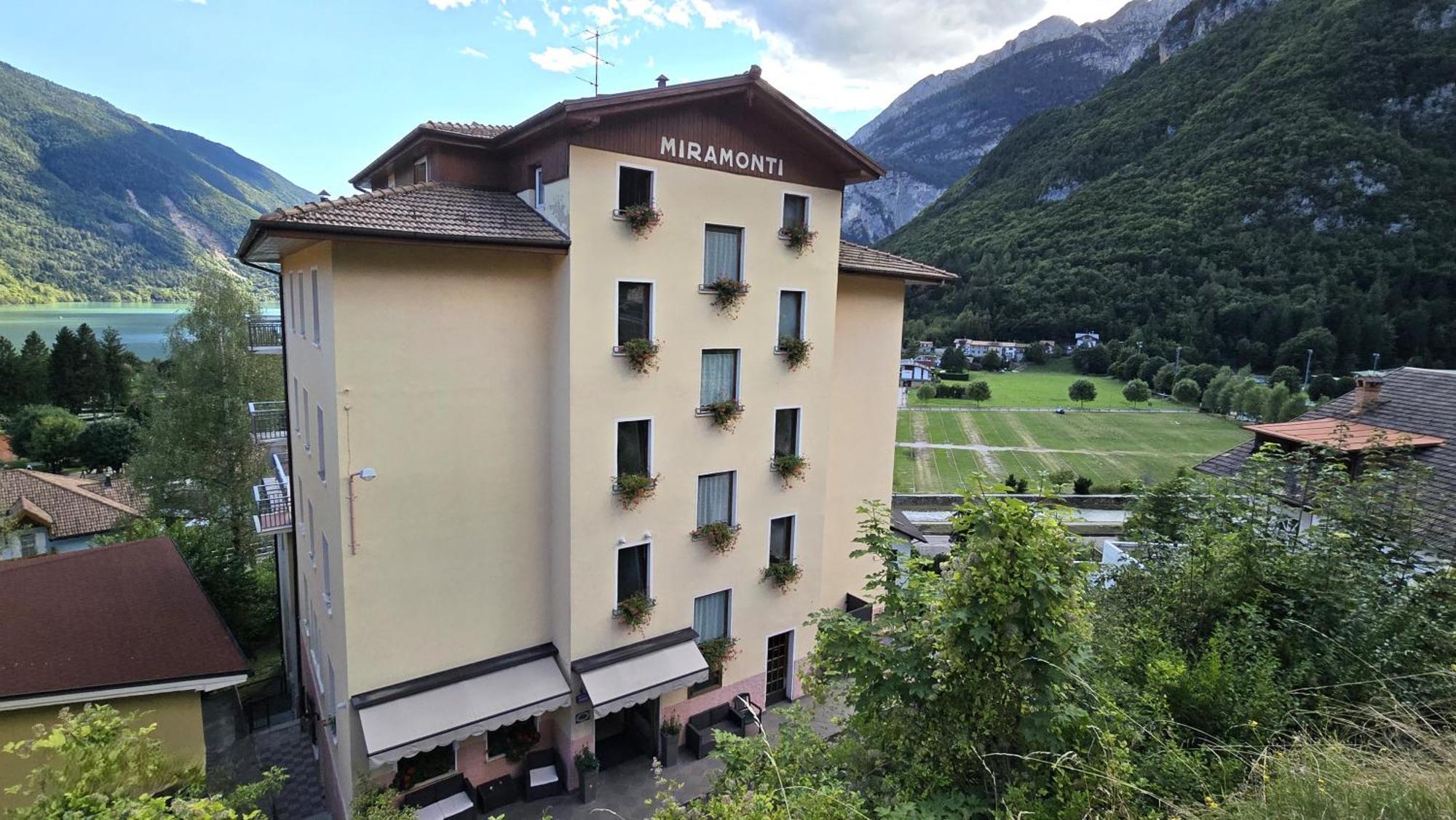 Hotel Miramonti โมลเวโน ภายนอก รูปภาพ